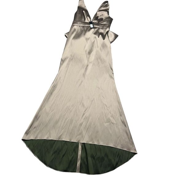 NWT women’s SACHIN & BABI Penelope V-neck Bow Back maxi Gown In tan gold size 12 - Picture 3 of 11